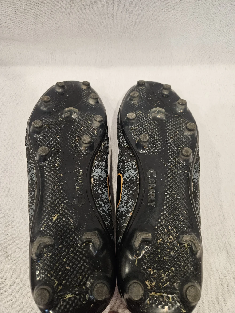 Charly durable black